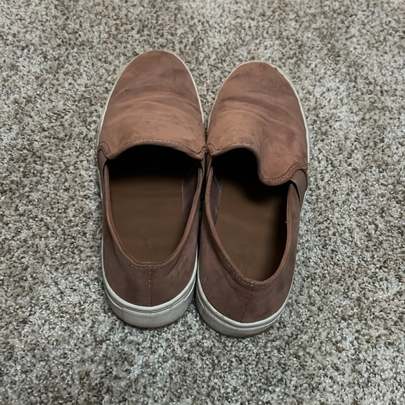 8.5 Slip On Shoe - Picture 2 of 3